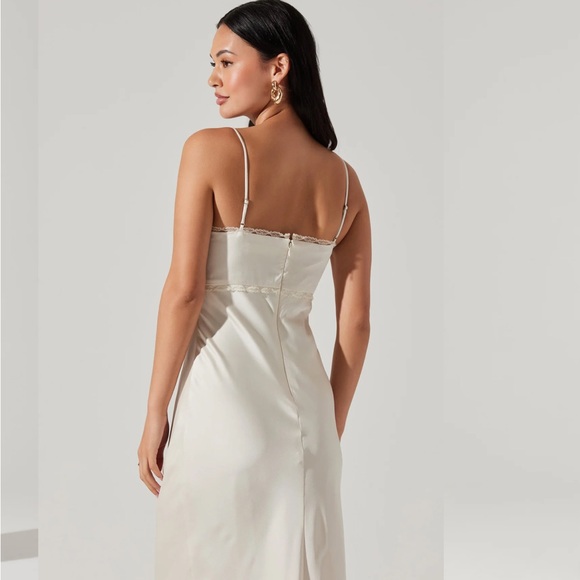 ASTR The Label FLORIANNE SATIN MAXI DRESS - Picture 3 of 5